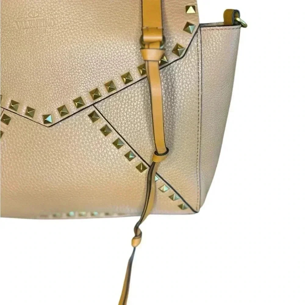 VALENTINO GARAVANI Vitello Rockstud Hype Shoulder Bag. - Picture 6 of 13